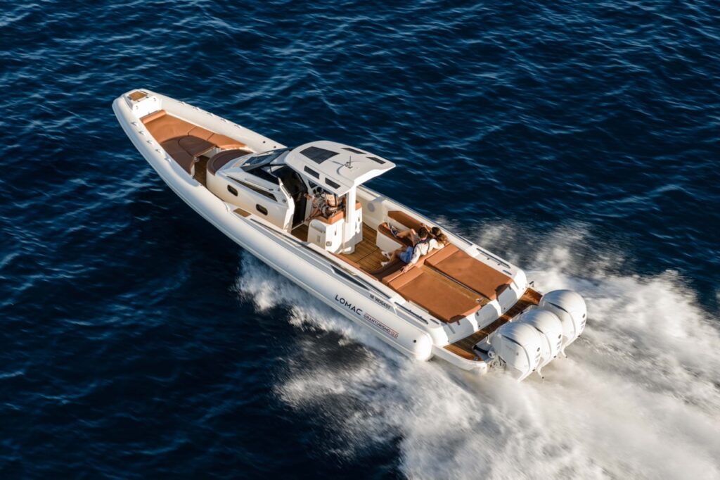 Lomac GT12 venice boat show